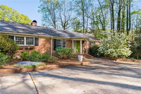 1511 Crestlin Dr, High Point, NC 27262