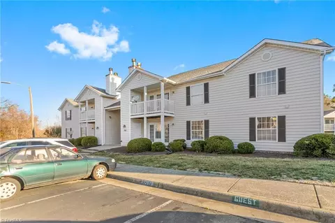 7121 Friendly Ave W #D, Greensboro, NC 27410