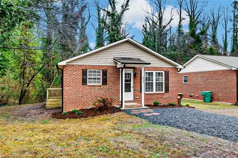 813 Dogwood Cir, High Point, NC 27260