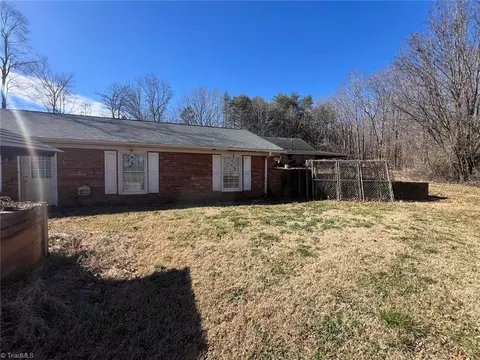 4315 Old 52 Rd N, Pinnacle, NC 27043