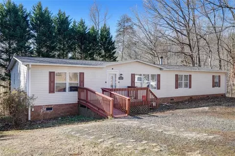 223 B Austin Dr, Eden, NC 27288