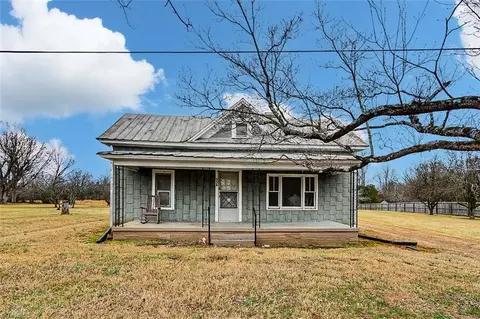 338 Dameron Ave E, Liberty, NC 27298