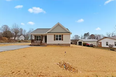 603 Hickory St, Dobson, NC 27017