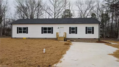 2196 Meadow Ridge Rd, Burlington, NC 27217