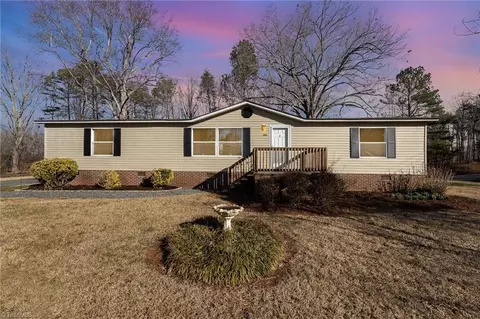 885 Camellia Ln, Randleman, NC 27317