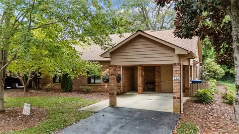 293 Hollybrook Dr, Advance, NC 27006