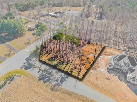 1001 Old Hickory Ct, Summerfield, NC 27358