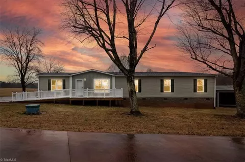 3437 Volunteer Rd, Pinnacle, NC 27043