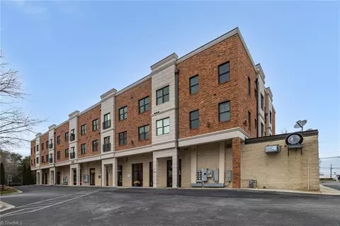 2920 Martinsville Rd #302, Greensboro, NC 27408
