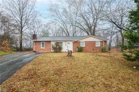 114 Ravenwood Ct, King, NC 27021