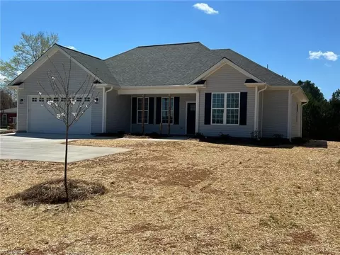 305 Lee Ave W, Yadkinville, NC 27055
