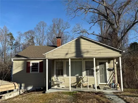 118 Chatham Dr, Elkin, NC 28621