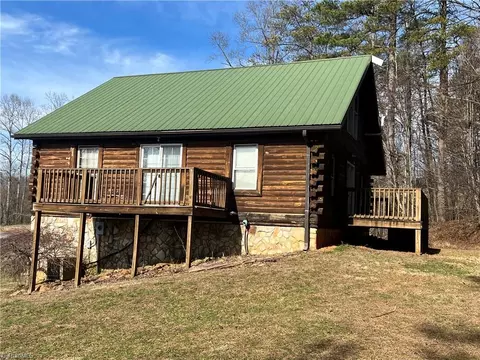 2857 Red Brush Rd, Mount Airy, NC 27030