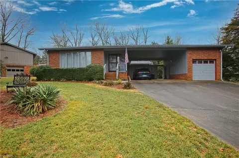 701 Ragsdale Rd, Jamestown, NC 27282