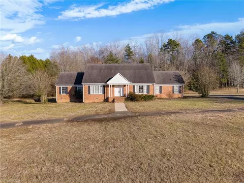 257 Bryan Woods Ln, Lexington, NC 27295