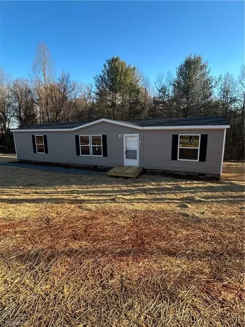189 Center Ln, Thurmond, NC 28683