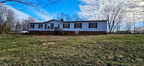 1342 Bob Mabe Rd, Danbury, NC 27016