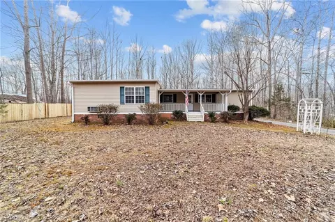 1289 Koonce Dr, Trinity, NC 27370