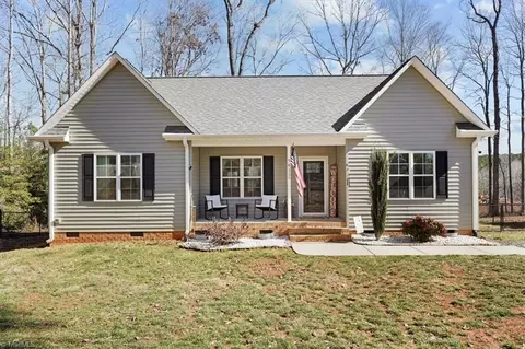 5617 New Hope Church Rd, Asheboro, NC 27205