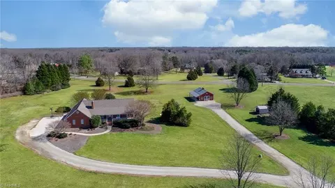 1245 Kerner Rd, Kernersville, NC 27284