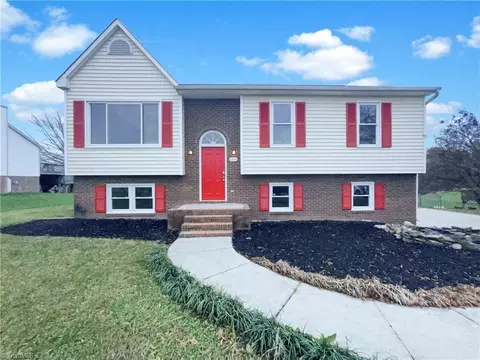 6390 Sullivantown Rd, Walkertown, NC 27051