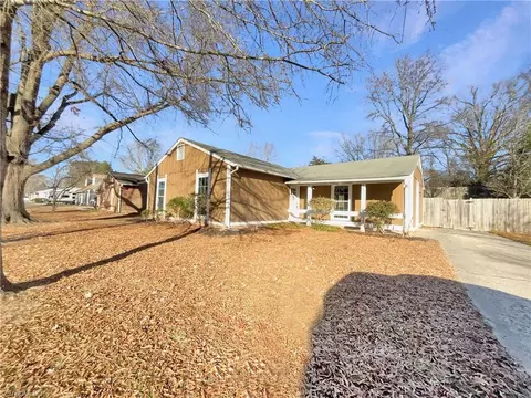 2809 Lamroc Rd, Greensboro, NC 27407