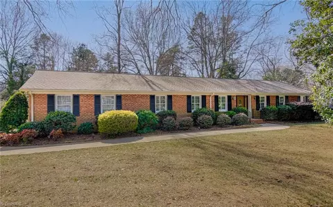 99 Fairidge Ct, Jamestown, NC 27282