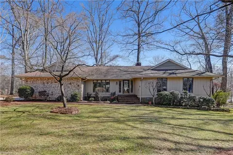 305 Susanna Dr, Kernersville, NC 27284