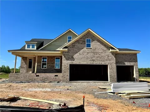 8503 Lemur Ln, Summerfield, NC 27358