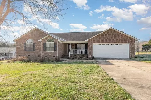 1422 Faith Meadows Ln, Asheboro, NC 27205