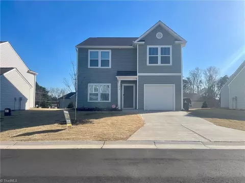 1818 Gatehouse View Dr, Winston Salem, NC 27127