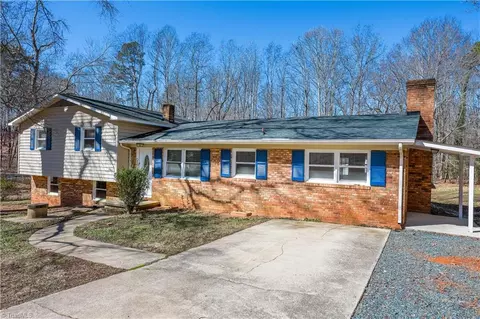 902 Oakwood Acres Rd, Asheboro, NC 27205