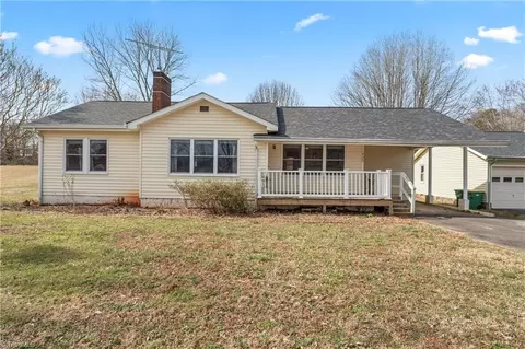 435 Carolina Ave N, Boonville, NC 27011