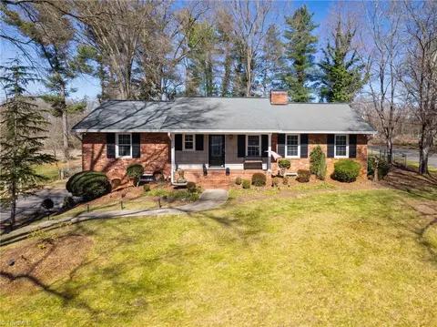 2901 Woodworth Dr, Winston Salem, NC 27103