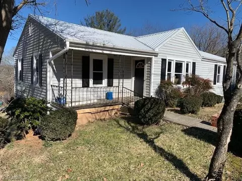 330 Virginia St W, Mount Airy, NC 27030