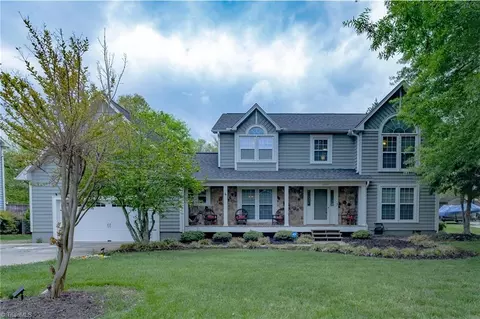 3809 Oak Forest Dr, High Point, NC 27265
