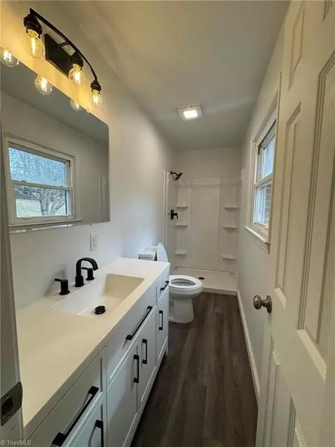Bath - 127 Link Rd, Elkin, NC 28621 photo 3 of 5