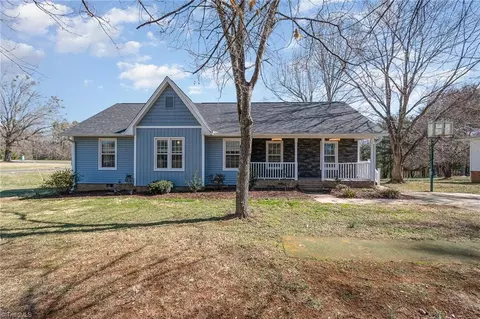 3817 Old Cox Rd, Asheboro, NC 27205