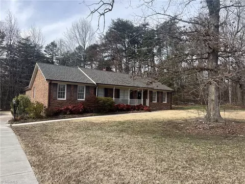 5305 Eastcrest Rd, Mcleansville, NC 27301