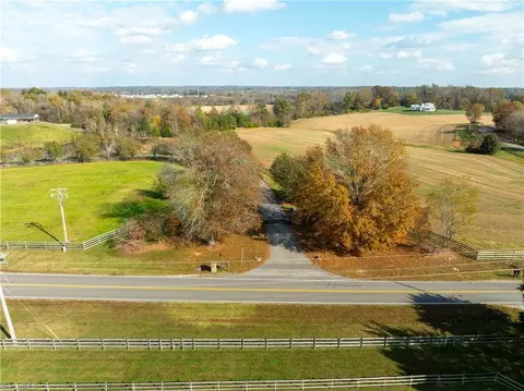 208 Plantation Ln, Advance, NC 27006