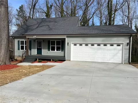 26 Culbreth Ave, Thomasville, NC 27360