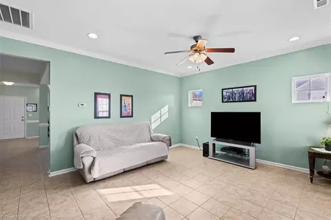809 Hedgepath Ter, High Point, NC 27265 photo 9