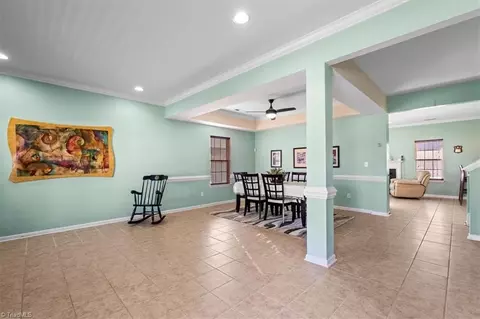 809 Hedgepath Ter, High Point, NC 27265 photo 4