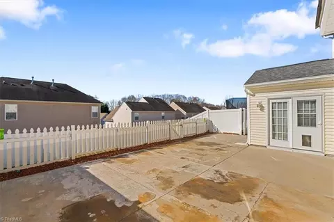 809 Hedgepath Ter, High Point, NC 27265 photo 38