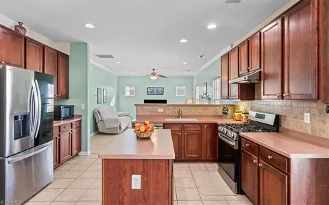 809 Hedgepath Ter, High Point, NC 27265 photo 16