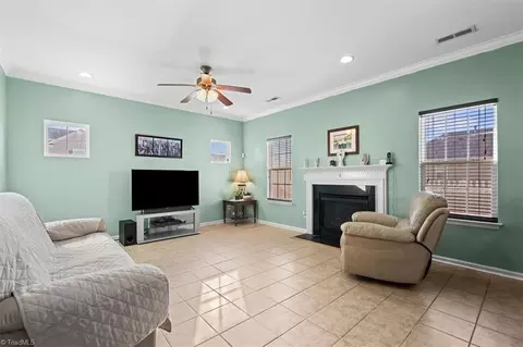 809 Hedgepath Ter, High Point, NC 27265 photo 8
