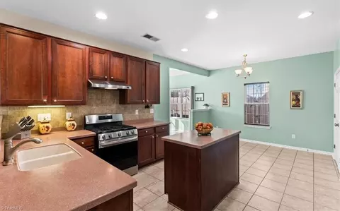 809 Hedgepath Ter, High Point, NC 27265 photo 12