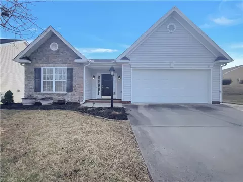 5892 Sunny Ridge Trl, Clemmons, NC 27012