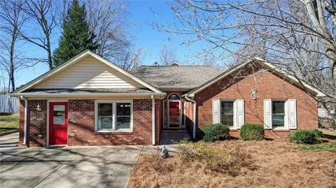 2000 Stratford Pl, Reidsville, NC 27320
