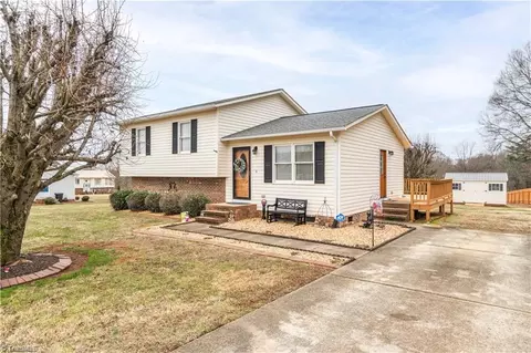 420 Ford St, Yadkinville, NC 27055
